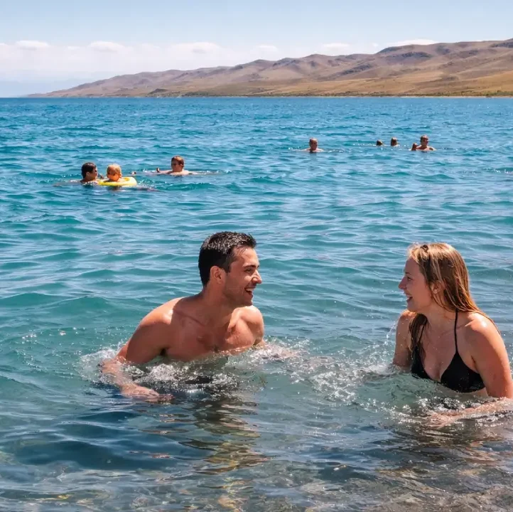 Отдыхающие на озере Алаколь, фото Inju Luxury Residence